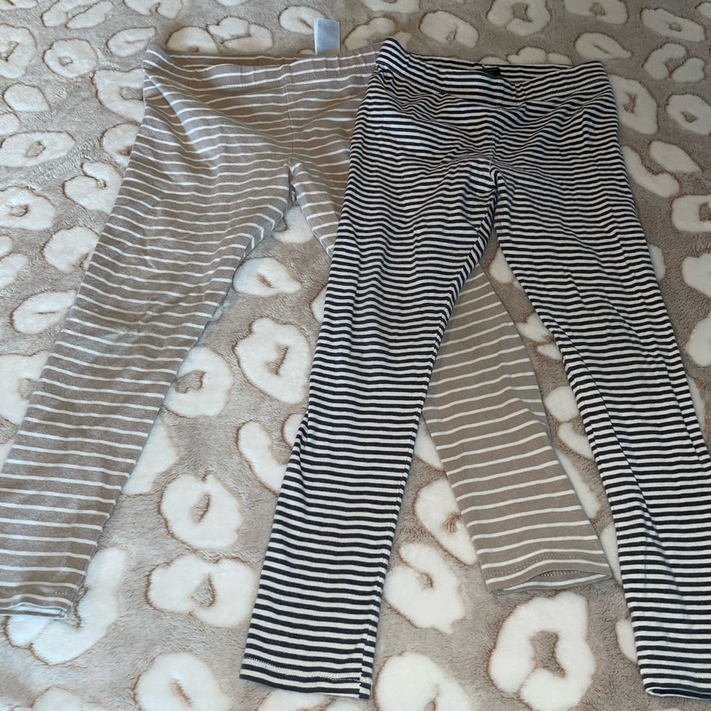 2 pairs of leggings